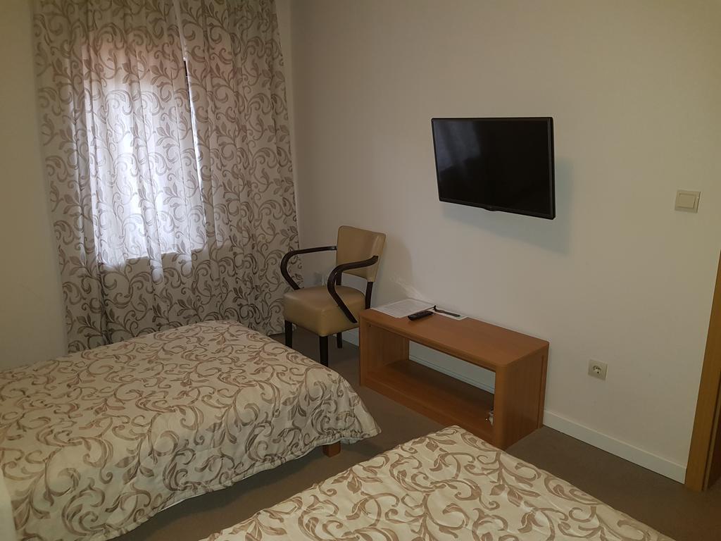 Dvor Bed & Breakfast 3*
